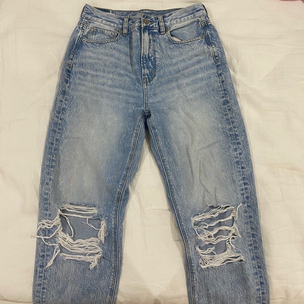 american eagle ripped mom jeans